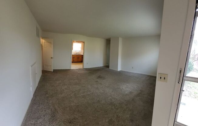 2 beds, 1 bath, 750 sqft, $1,200, Unit 1138B