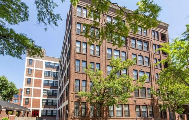 Luxurious 1-Bed/1-Bath Condo At Bridgeview Place! Available January 2026!