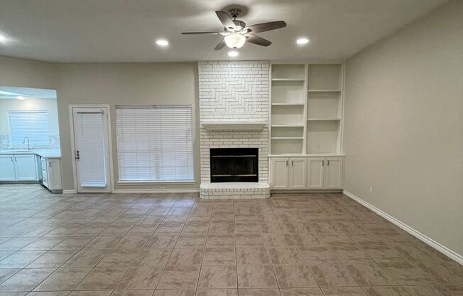 Spacious 4 Bedroom House in College Station - Minutes from Jones Crossing and Texas A&M!