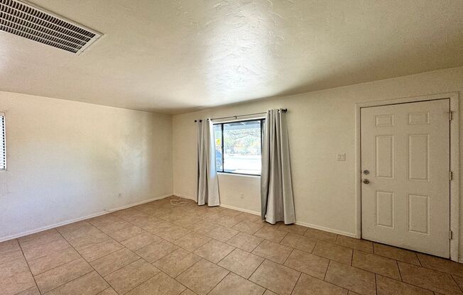 2 beds, 1 bath, $1,100