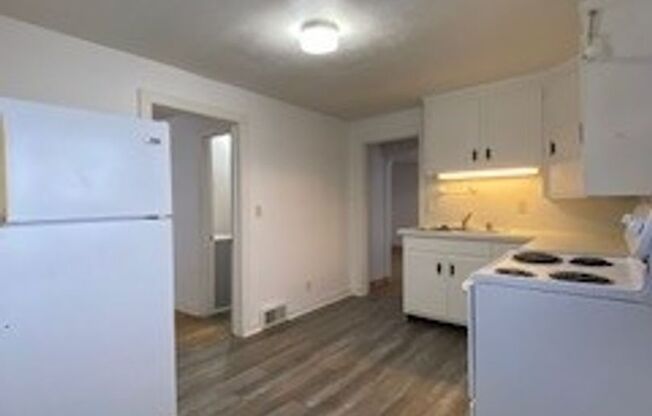 1 bed, 1 bath, $625, Unit Apt 2