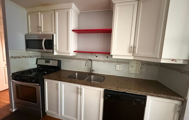 2 Bedroom, 1.5 Bath, Pet Friendly Gas Heat Outside porch