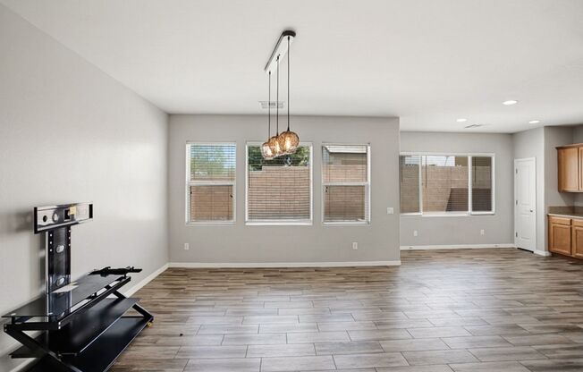 3 Bed, Den and Loft West Las Vegas Beauty