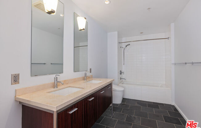 1 bed, 1.5 baths, 1,390 sqft, $4,200, Unit 1407