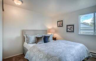 Gorgeous Bedroom at Woodcreek Apartments, Oregon, 97024