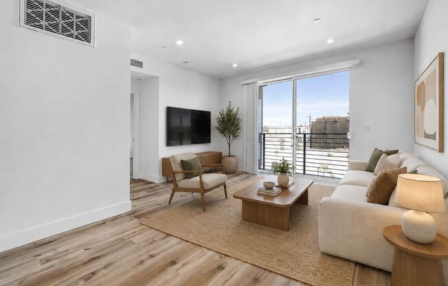 2 beds, 2 baths, 911 sqft, $2,725, Unit 205