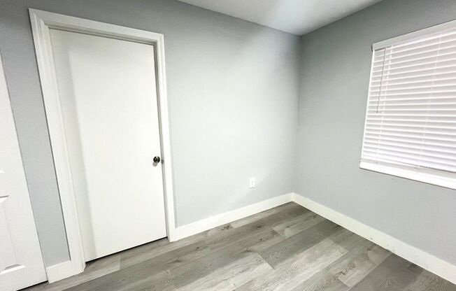 3 beds, 1 bath, 880 sqft, $2,300, Unit 5200-12