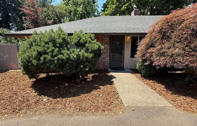 Great Duplex 2bd 2bath Big yard, Parking, Fireplace, Pets OK