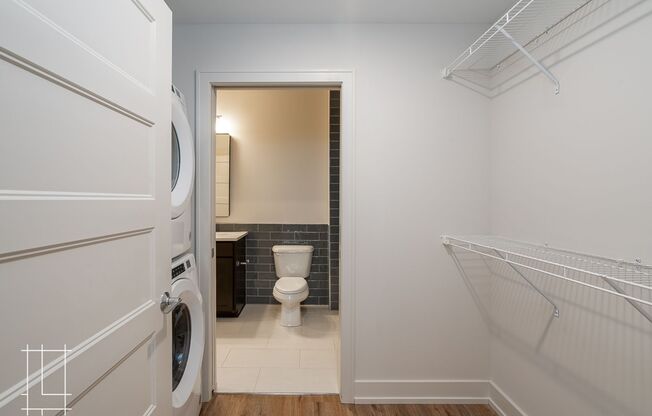 1 bed, 1 bath, 470 sqft, $1,325, Unit 1050 N 4th St. Apt. 208