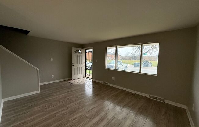 2 beds, 1.5 baths, $900, Unit APARTMENT 5F