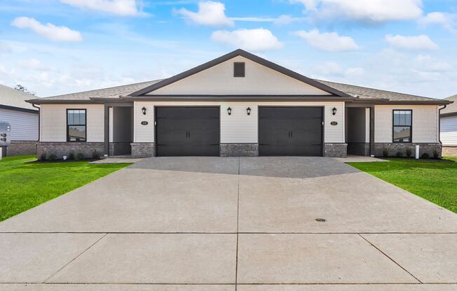 2 beds, 2 baths, 905 sqft, $1,445, Unit 014-0231