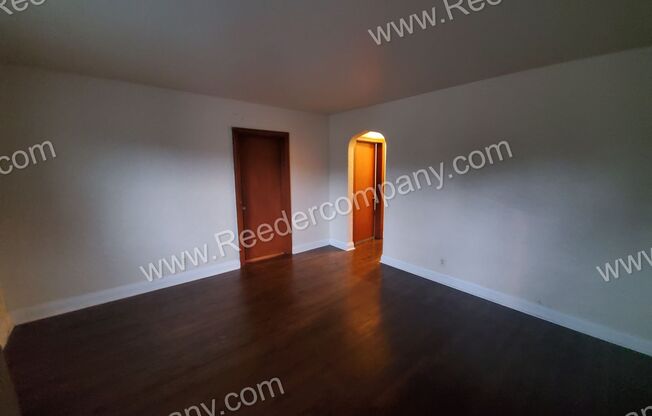 3 beds, 1 bath, $1,050, Unit 1F