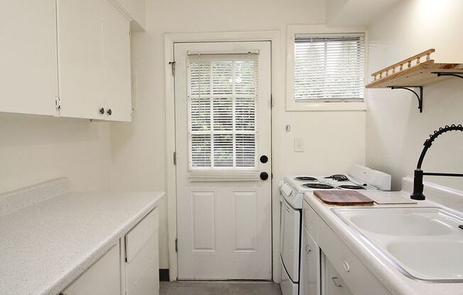 Studio, 1 bath, 500 sqft, $975