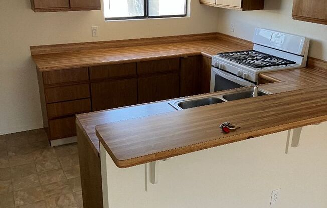 21311 Golden Hills Blvd., Tehachapi Apartment