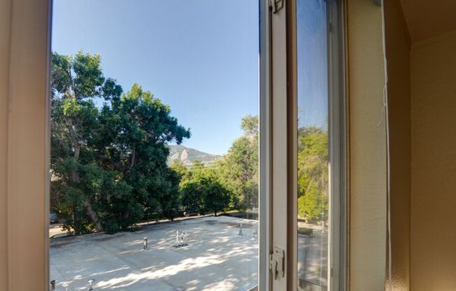 2 beds, 1 bath, 690 sqft, $1,700, Unit 300