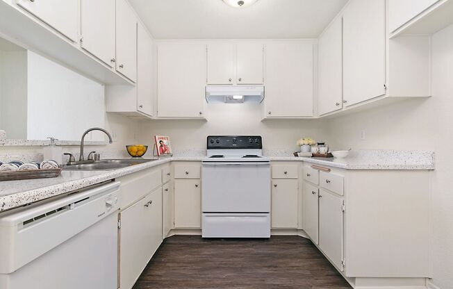 1 bed, 1 bath, 799 sqft, $2,000, Unit 117