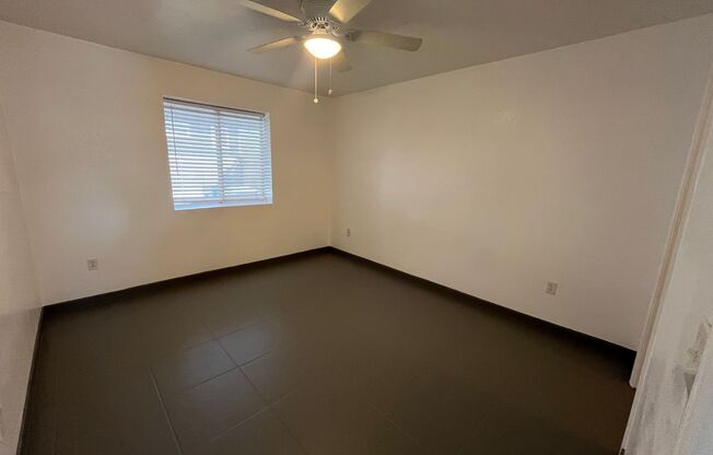 3 beds, 1 bath, 900 sqft, $1,595, Unit 01