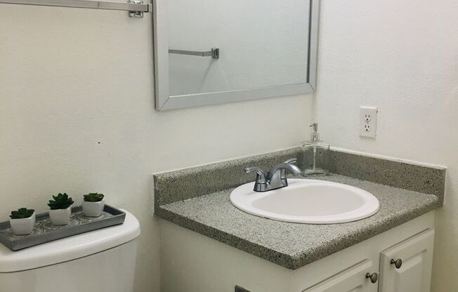 2 beds, 1.5 baths, 950 sqft, $2,275, Unit 141