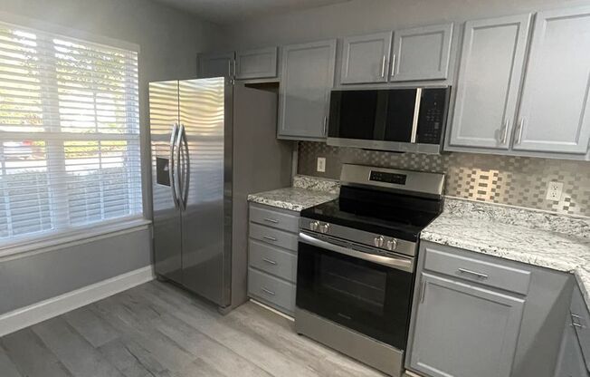 Adorable 2 bedroom 2.5 bathroom townhome | Located in the heart of Charlotte, NC
