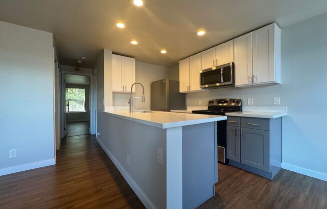 2 beds, 2 baths, 900 sqft, $2,895, Unit 302