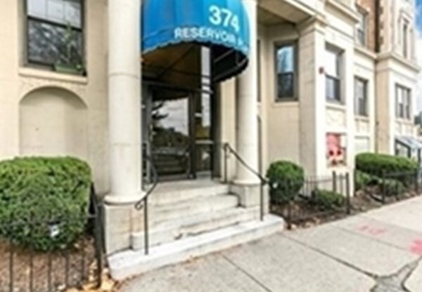 374 Chestnut Hill Ave