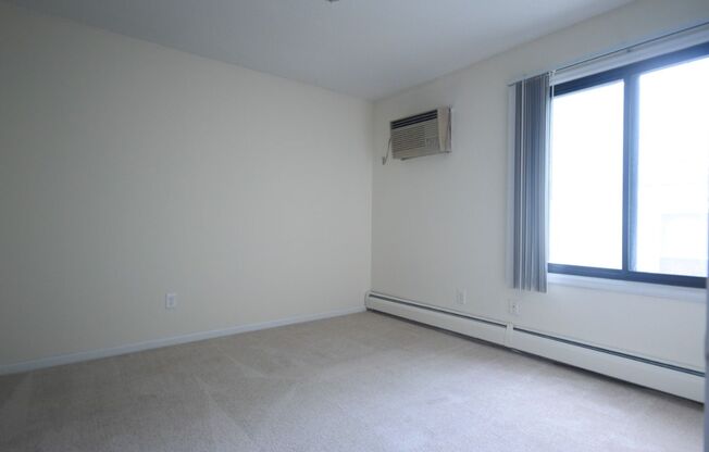 2 beds, 1 bath, 950 sqft, $1,299, Unit 304