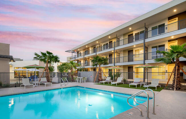 Pool at Streamliner 16th Apartments in Phoenix