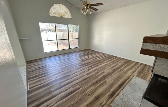 Charming 3 bed / 2.5 bath Gilbert Home with Split Floor plan & No carpet!!