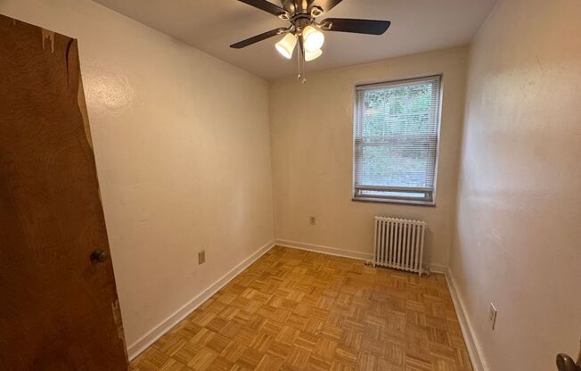 3 beds, 1 bath, 800 sqft, $2,075, Unit 410C