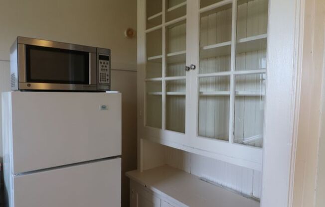 Studio, 1 bath, 350 sqft, $1,100, Unit Q