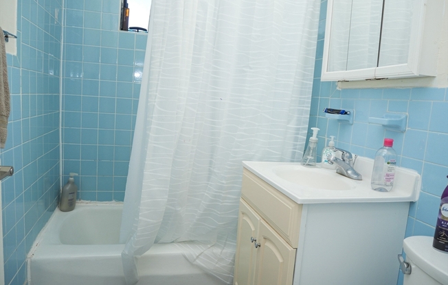 3 beds, 1 bath, 999 sqft, $4,200, Unit 21