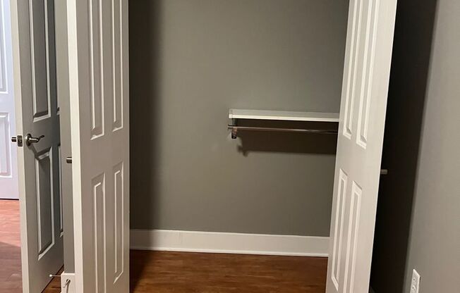 2 beds, 1 bath, 872 sqft, $1,595, Unit 611