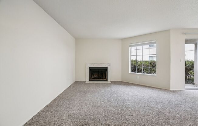 2 beds, 2 baths, 900 sqft, $1,695, Unit L090