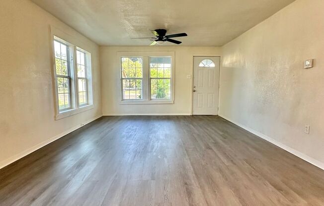 Newly Renovated Home Available to Lease!