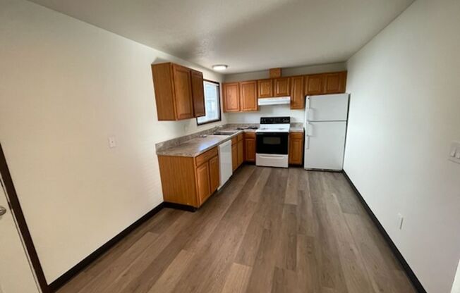 3 beds, 1 bath, $2,100