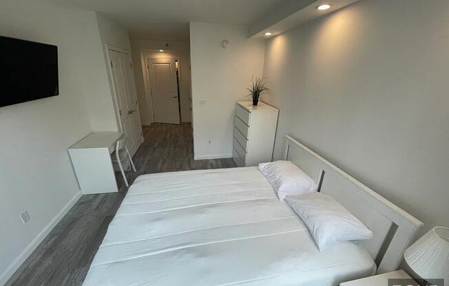 3 beds, 3 baths, $8,000, Unit 4C