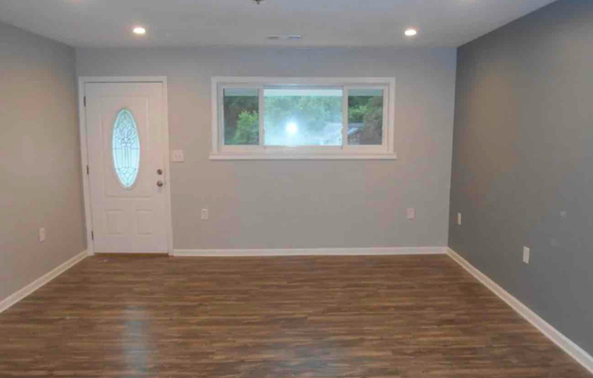 216 SANDALWOOD DR