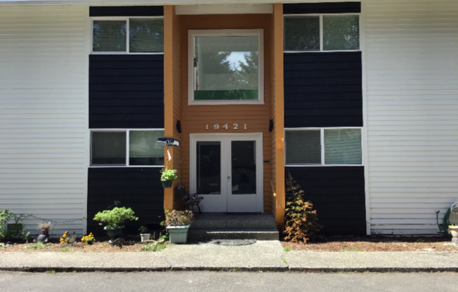 19421 28 AVE NE