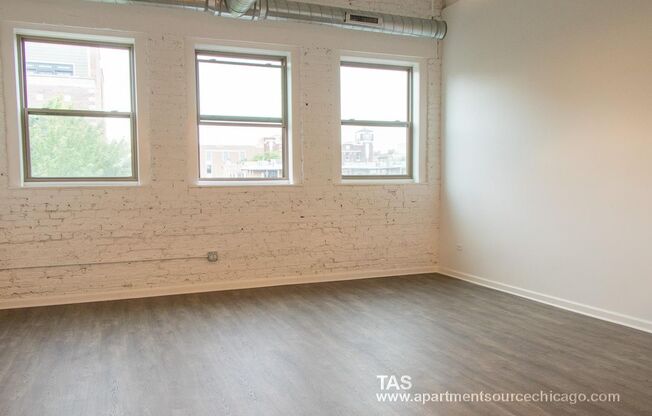 932 W Dakin St.