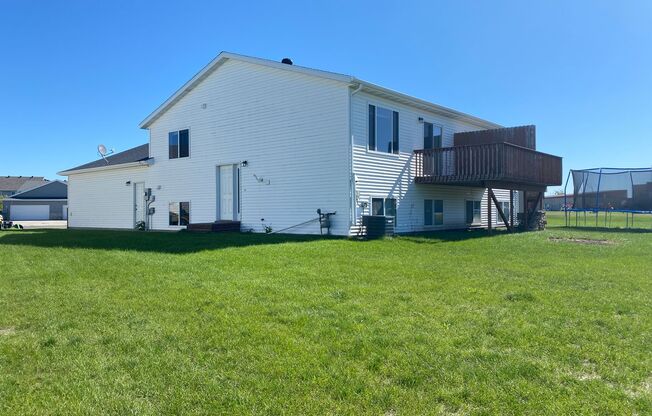 Spacious South Moorhead Twinhome with Double Garage & Prime Location!
