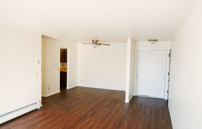 2 beds, 1 bath, 850 sqft, $1,379, Unit 4546-7