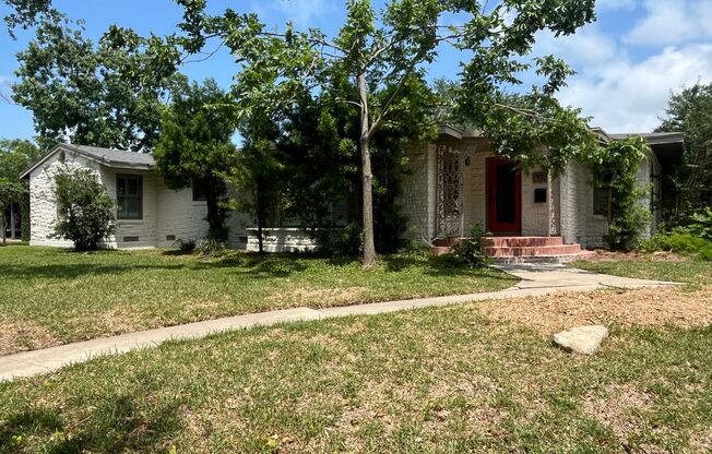 UPDATED HOME IN LAMAR PARK!!