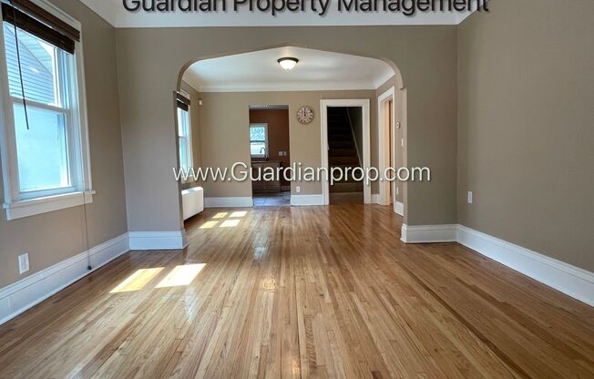 South Minneapolis Single Family Home, Fenced Yard, 2 Car Garage, Avail July