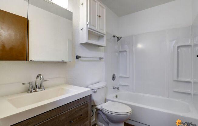 2 beds, 1 bath, $1,500, Unit 3