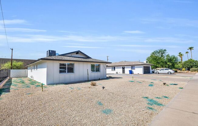 6 BED/4 BATH Complete remodel with backyard pool & bar