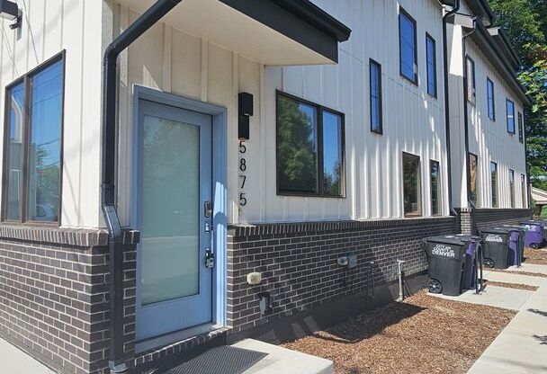Modern Townhome with off street Parking in Denver