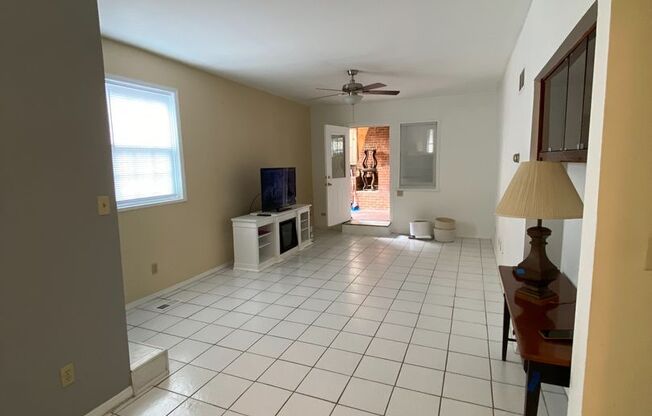 5 Bed/3 Bath UC Rental Located on McMillan $750/pp ($3,875/mo)!
