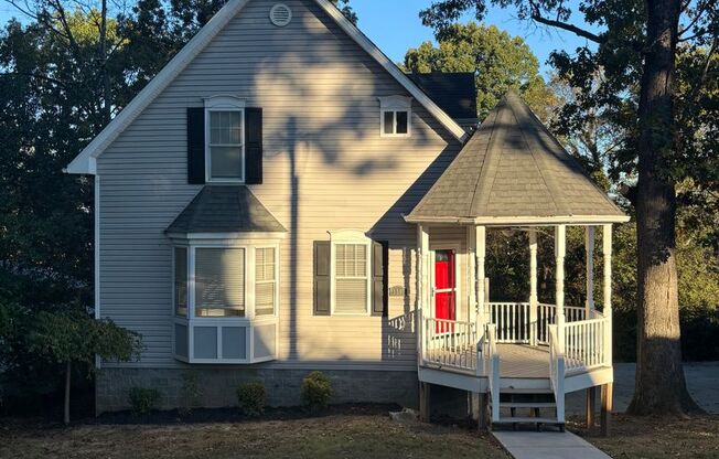 Freshly Renovated Dollhouse in Maryville!!
