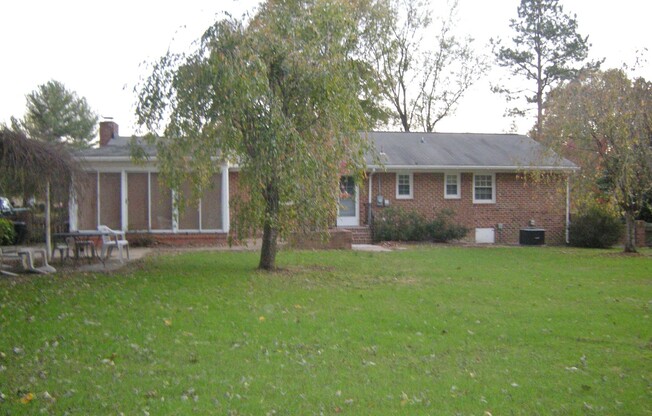 Brick Ranch in Hanover off Atlee Rd.