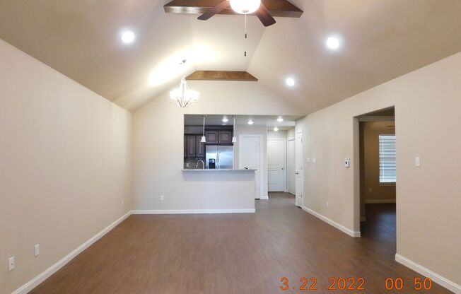 3 beds, 2 baths, $1,395, Unit B